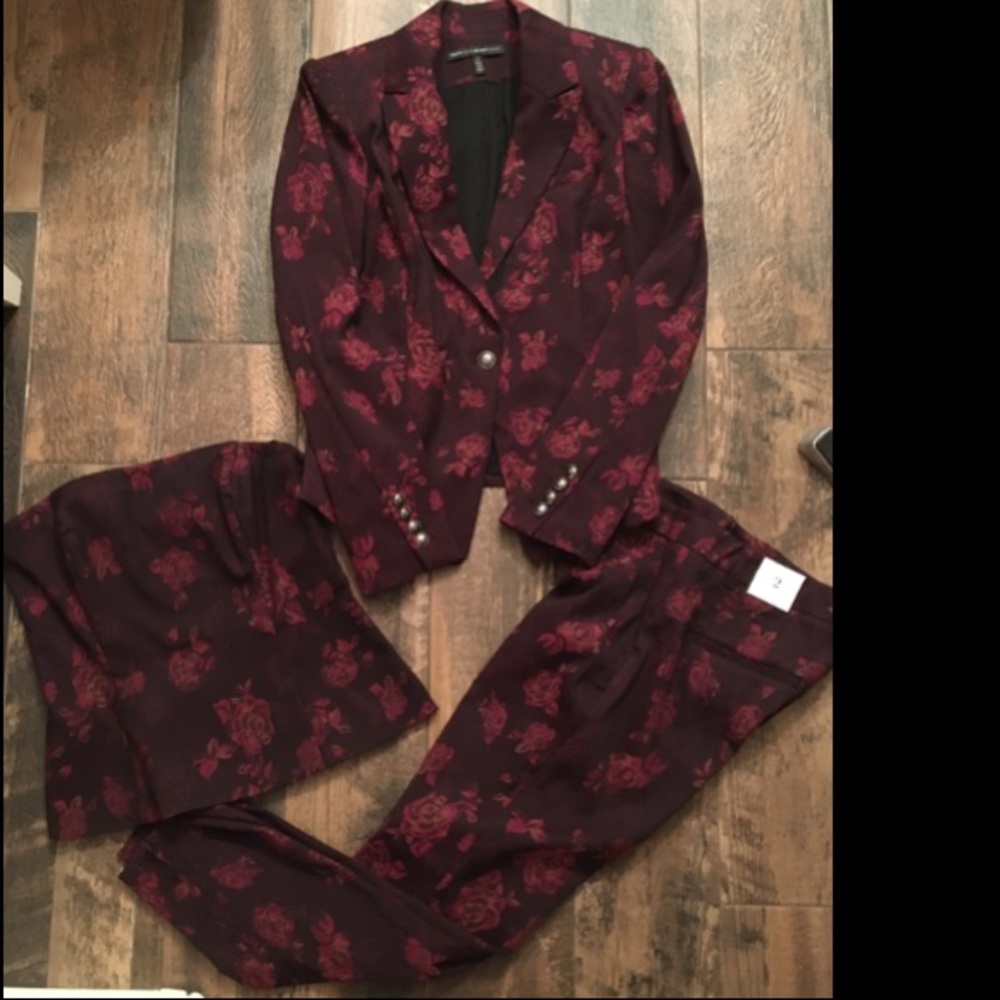 ❌SOLD ON M ❌ 3 Piece Wine color muted floral suit
